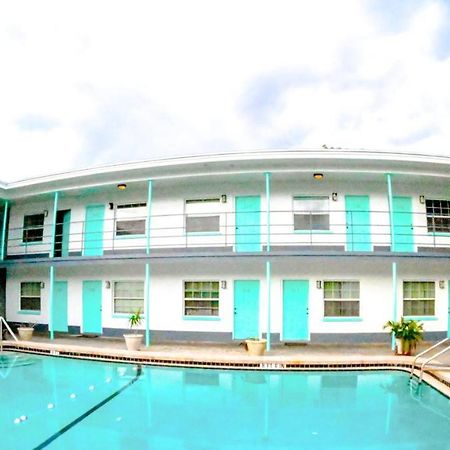 Uptown Inn & Suites St. Petersburg Exterior foto