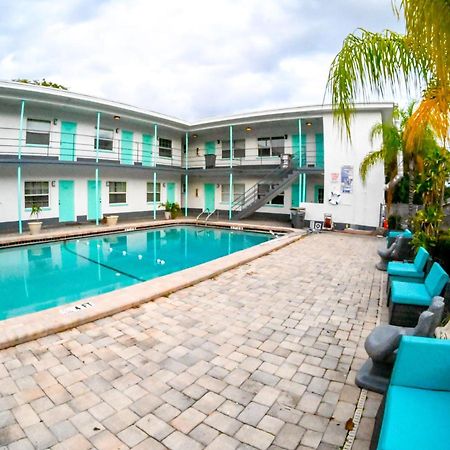 Uptown Inn & Suites St. Petersburg Exterior foto