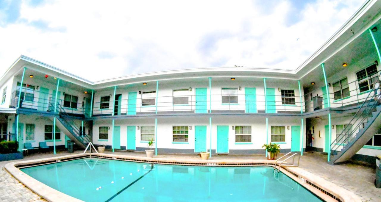 Uptown Inn & Suites St. Petersburg Exterior foto