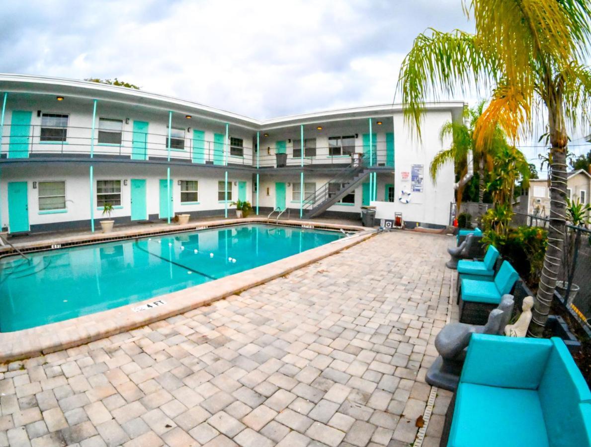 Uptown Inn & Suites St. Petersburg Exterior foto