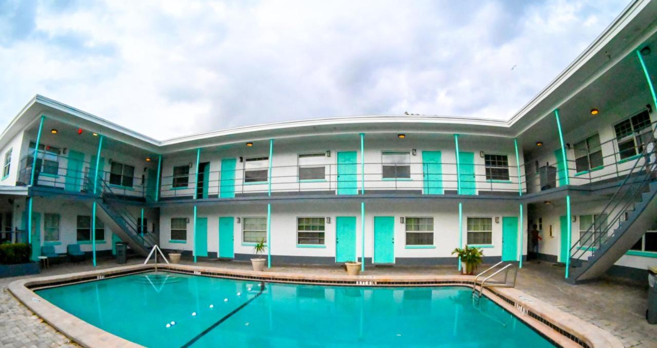 Uptown Inn & Suites St. Petersburg Exterior foto